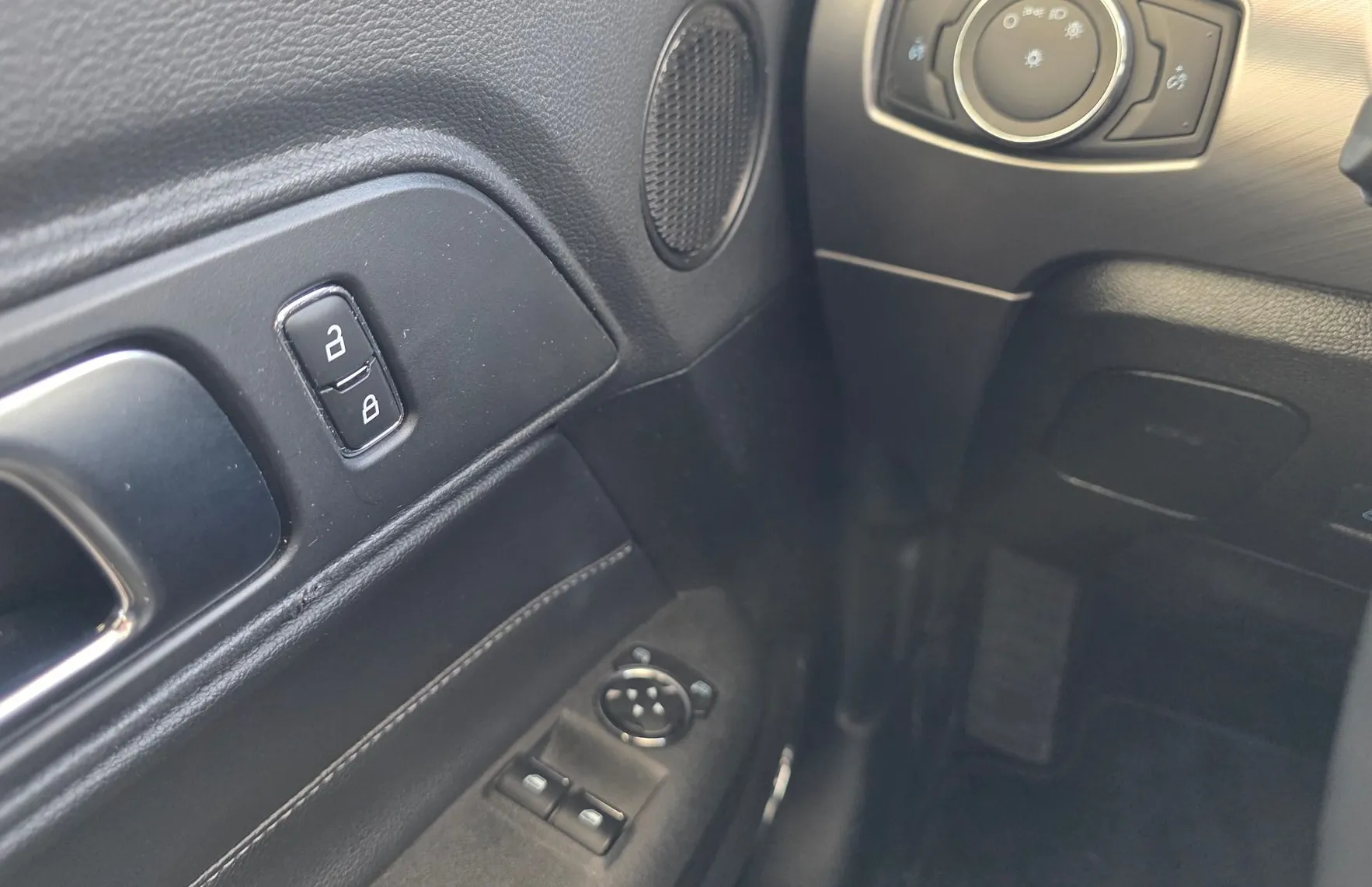 Zunanja slika - Ford Mustang - 2.3 - LED - USNJE - GR. + HLAJ. SED. - KAMERA - 15