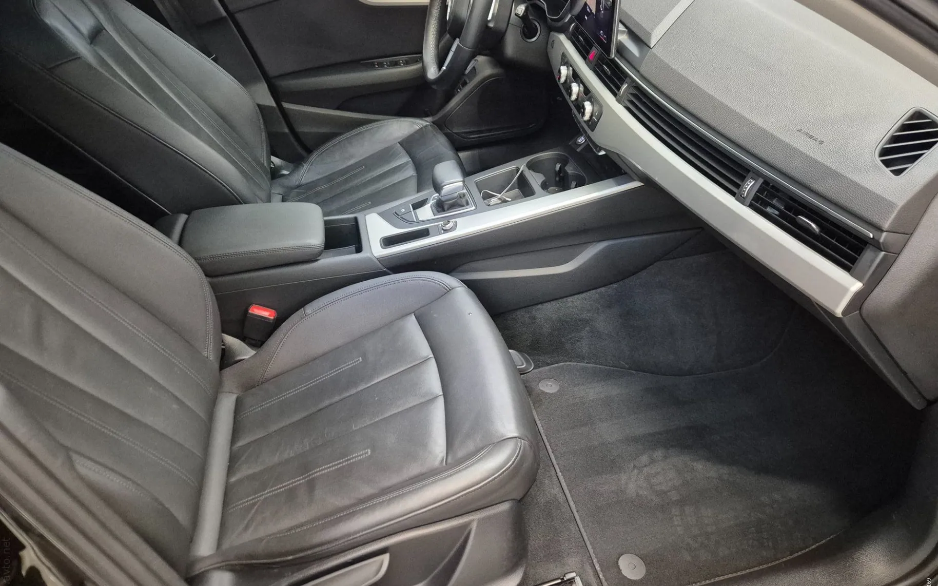 Notranja slika - Audi A4 Avant - 30 TDI S tronic - 9