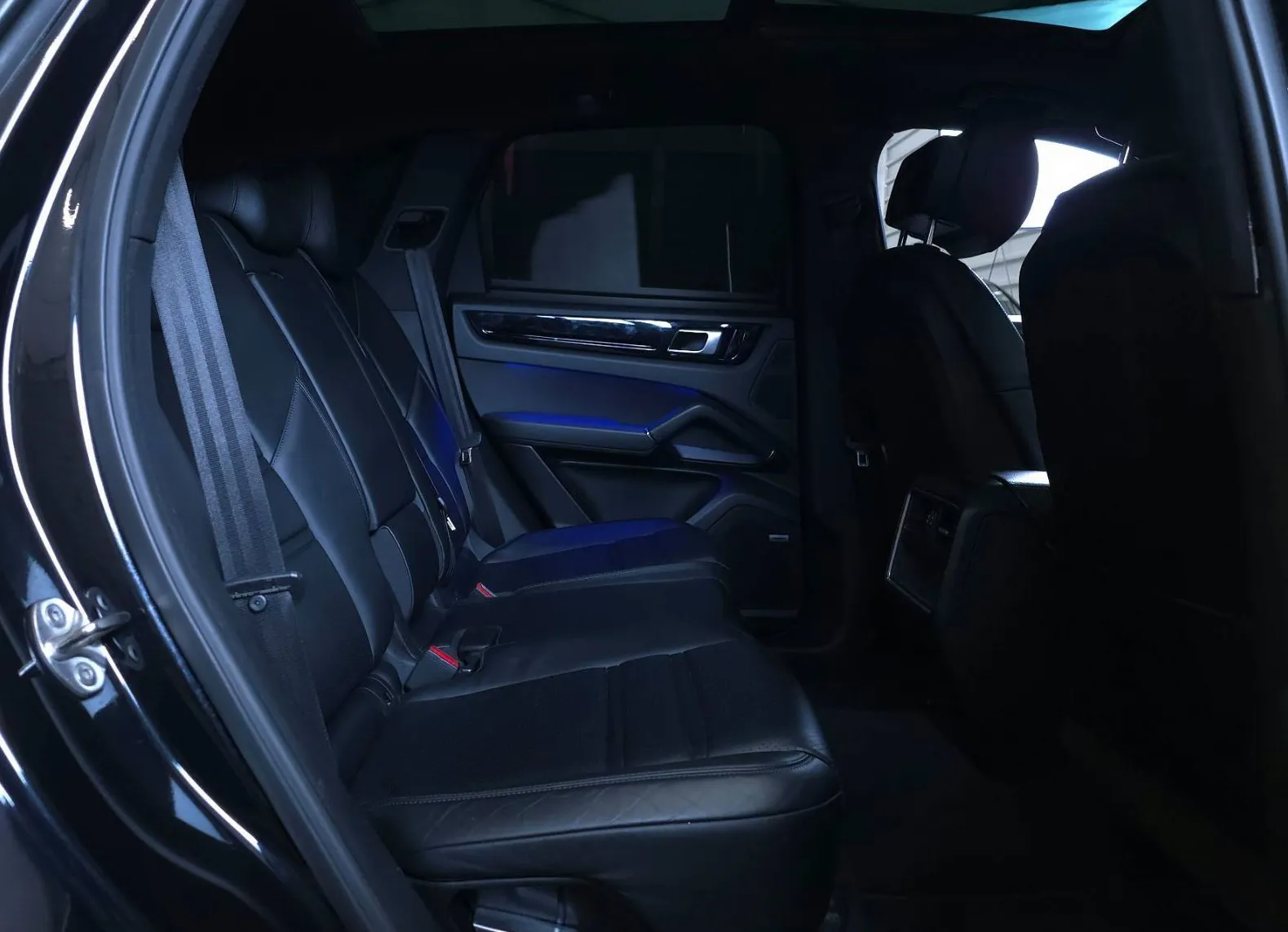 Zunanja slika - Porsche Cayenne - 3.0 - VELIK SERVIS - PANO - KAMERA - BOSE - MEMO - 15