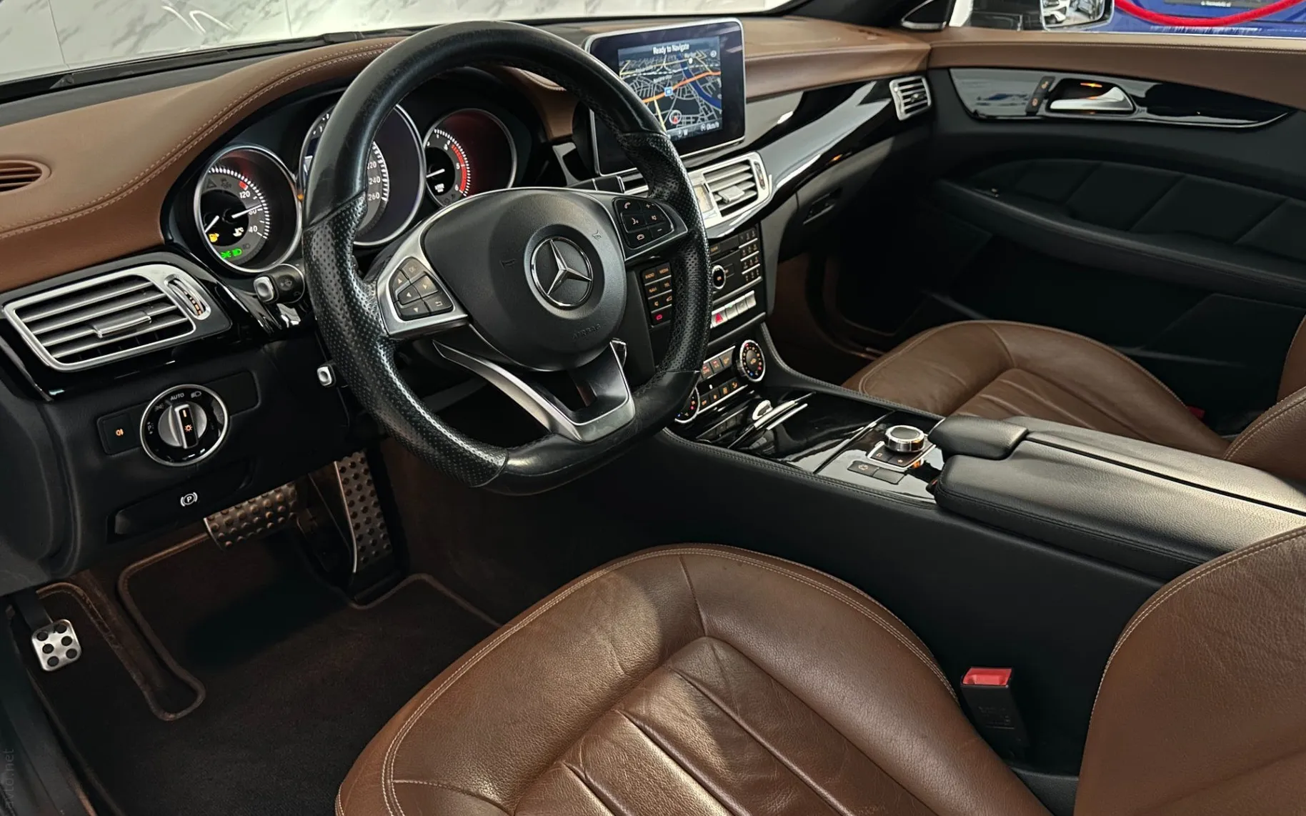 Notranja slika - Mercedes-Benz CLS-Razred - 220d AMG line |Led|Kamera|HarmanK|Gretje|SLO|... - 8