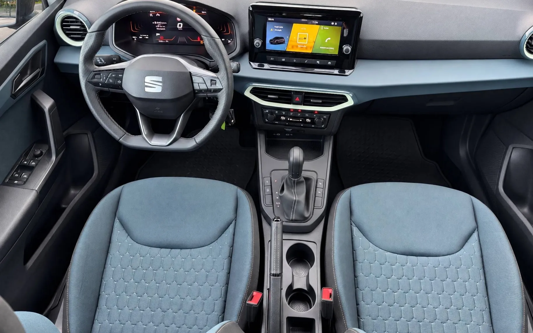 Notranja slika - Seat Arona - 1.0 Eco TSI Style DSG-SLO-LED-ACC-PDC-Vzv.kamera.. - 10