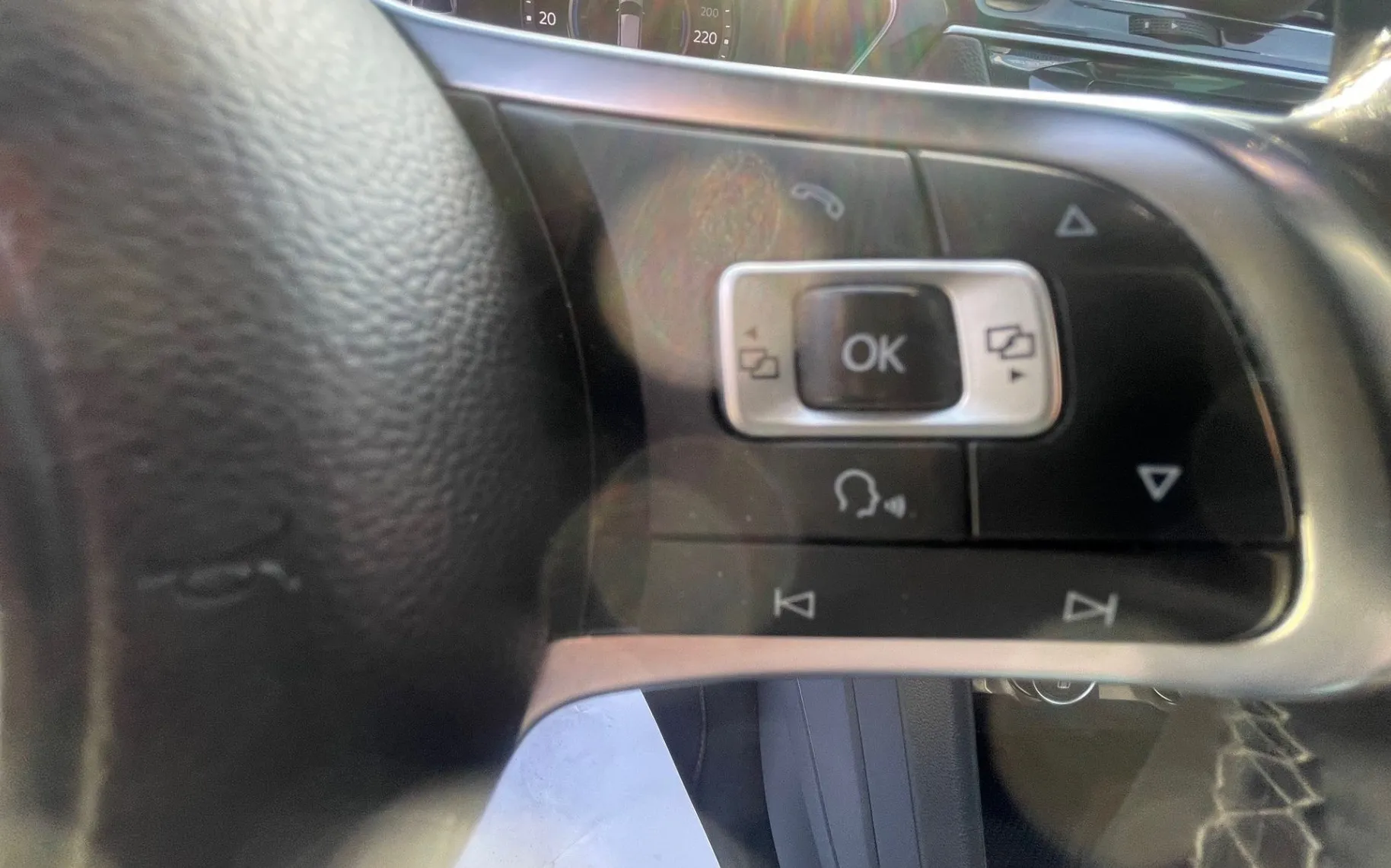 Zunanja slika - VW Tiguan - R-LINE 140 KW 4X4 LED.NAVI.KAMERA.USNJE.2XPDC - 16