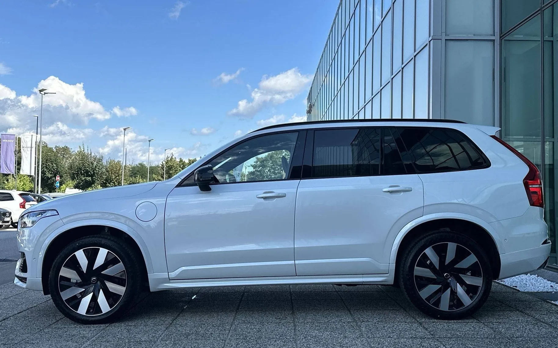 Notranja slika - Volvo XC90 - T8 AWD Ultra Dark 7s 3 leta garancije + 3 servisi. - 8