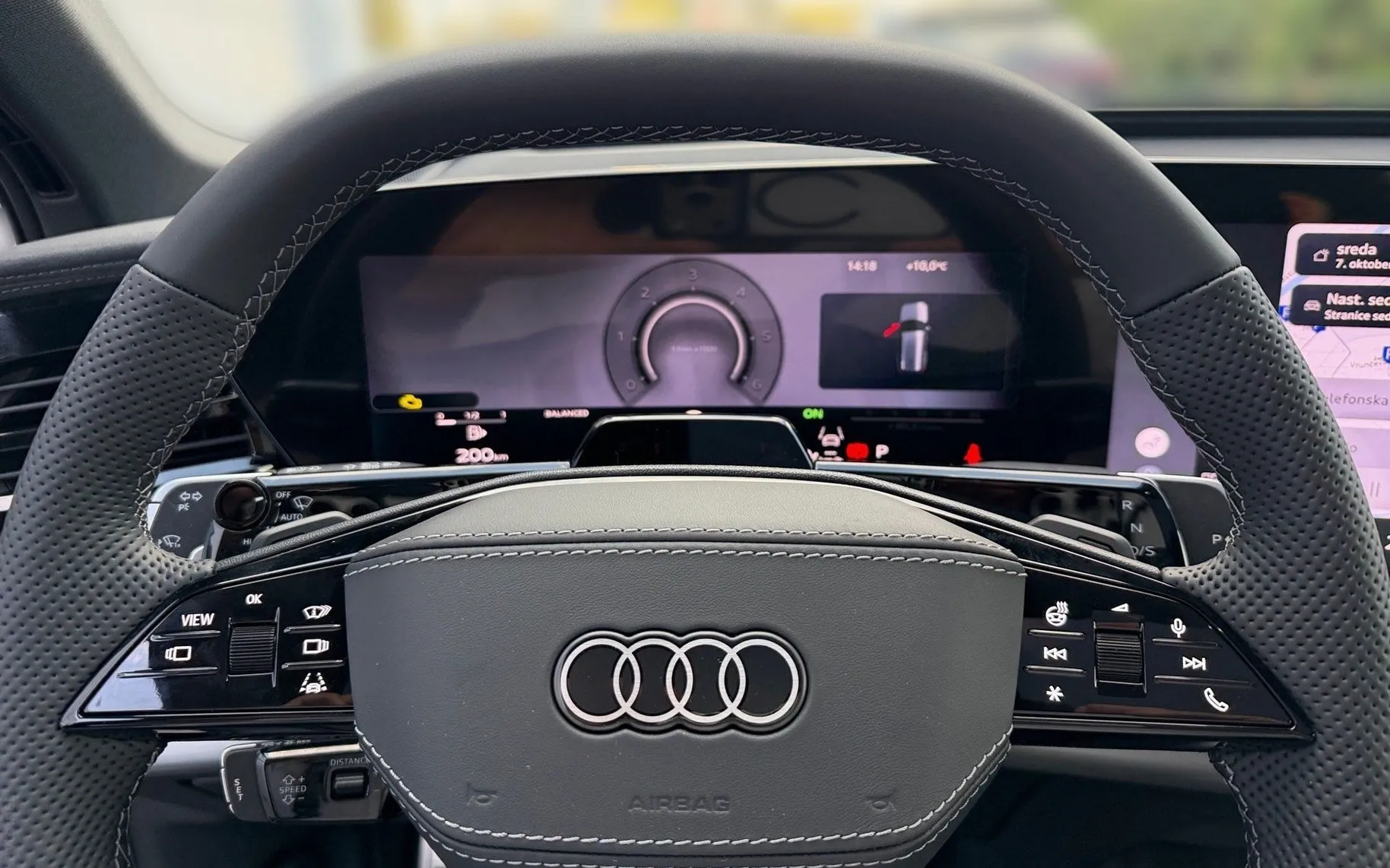 Notranja slika - Audi Q7 - TDI quattro 220 kW - 8