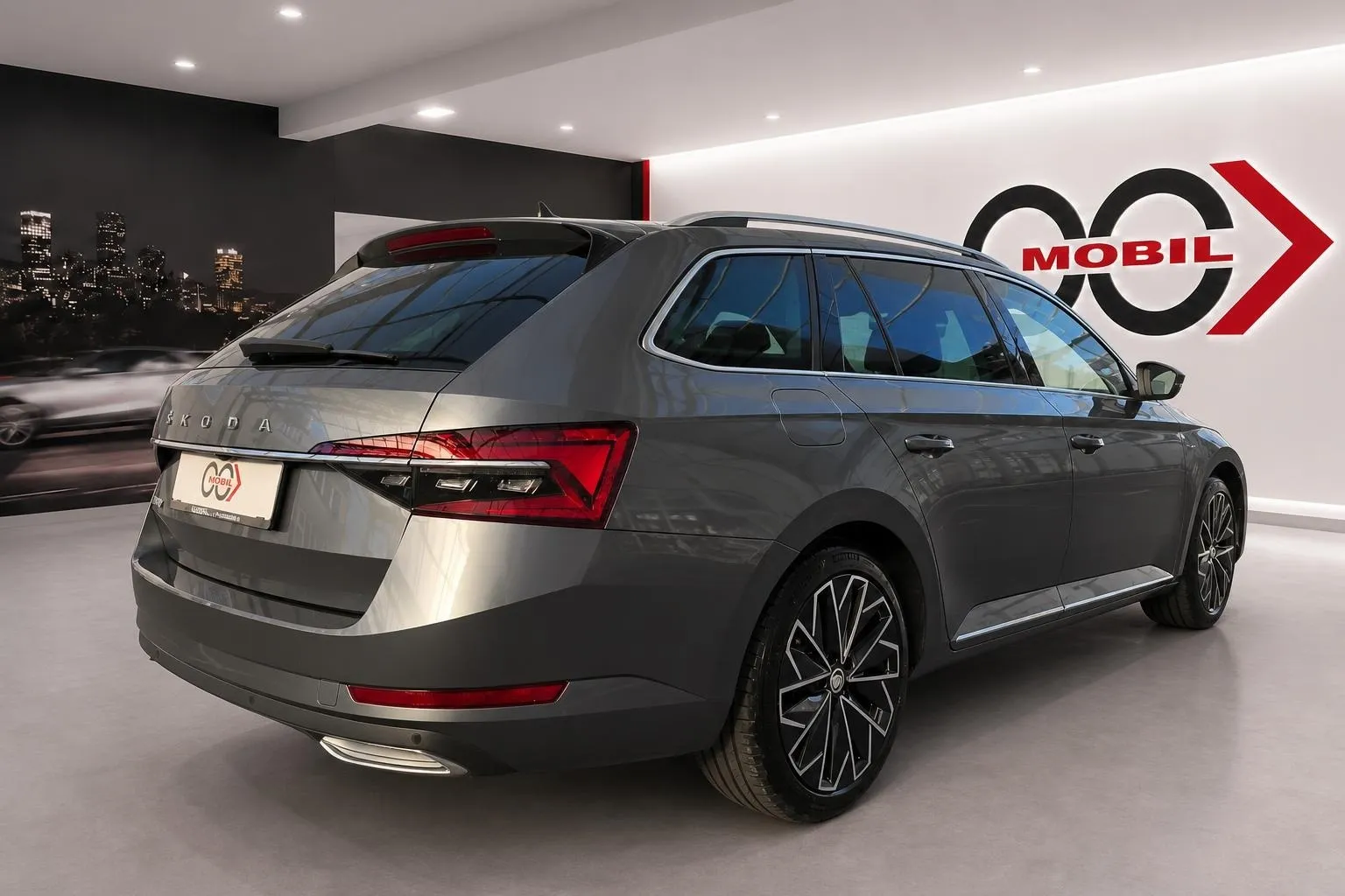 Zunanja slika - Škoda Superb - Combi 2.0 TDI L K DSG - Matrix.pano.Canton.DCC.kam - 5