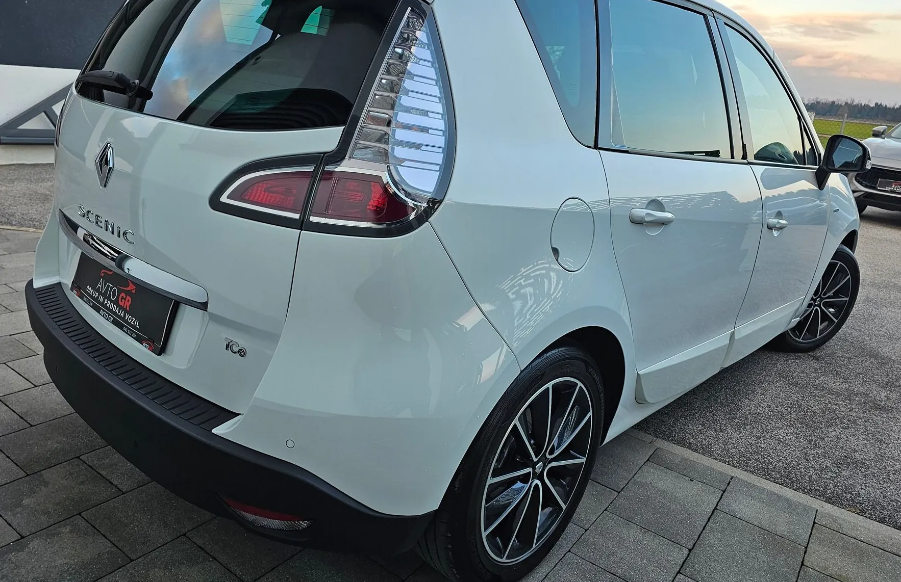 Zunanja slika - Renault Scénic - Scenic 1.2 16v-BOSSE-Le 159.000km-Odličen- Tempo.- - 10