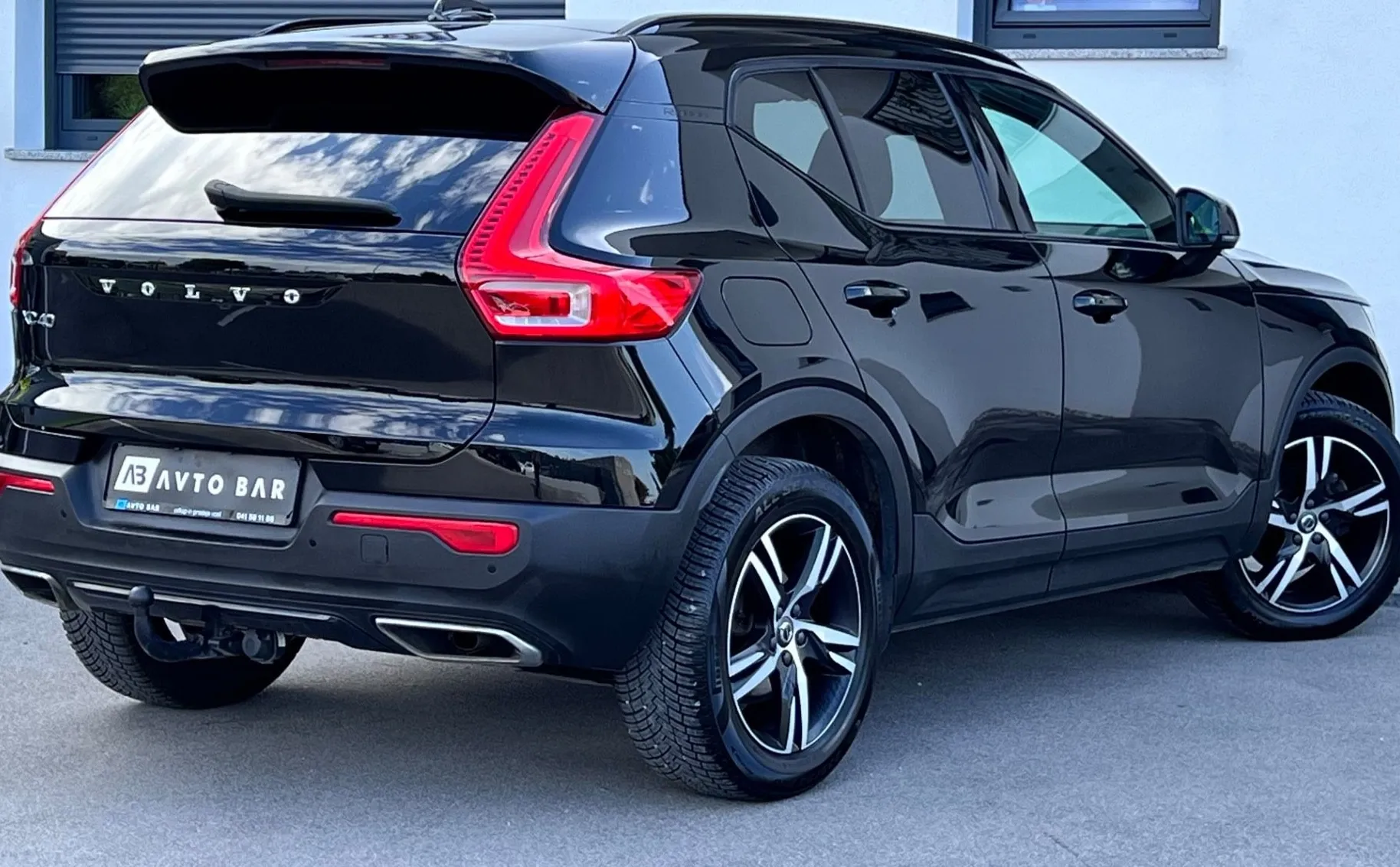 Zunanja slika - Volvo XC40 - T3 R-design+ALU+LED+HI-FI+KLJUKA... - 6