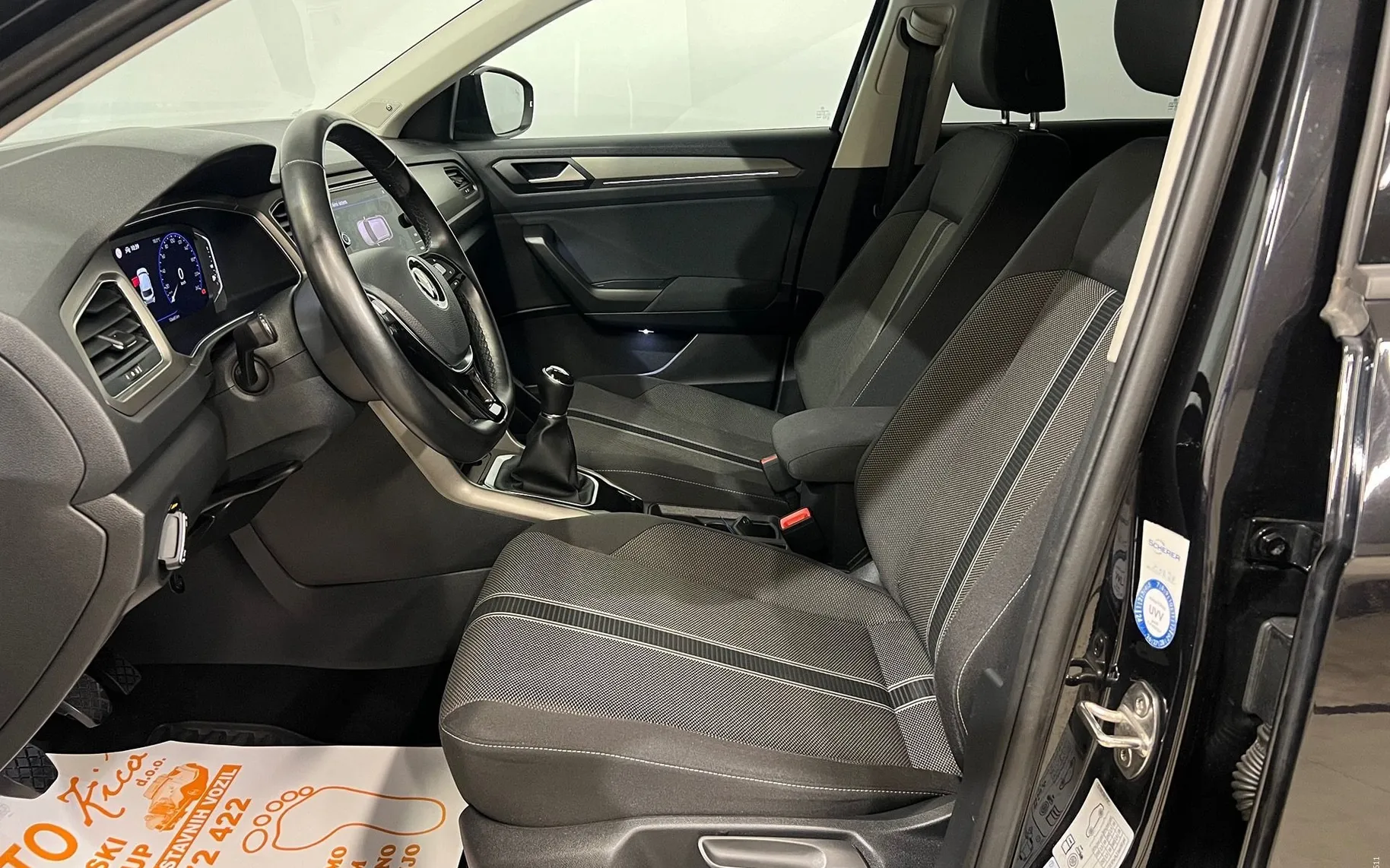 Notranja slika - VW T-Roc - 2.0 TDI-XENON-LED-VIRTUAL-ACC-KAMERA-NAV-MRTVI K - 24