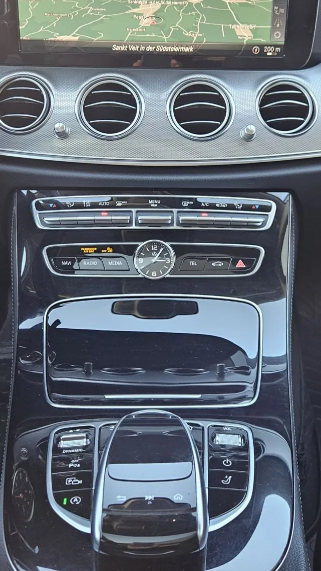 Zunanja slika - Mercedes-Benz E-Razred - E 220 d AMG line+ACC+PANO+MULTIBEAM+USNJE+PRIKLOP+ - 10