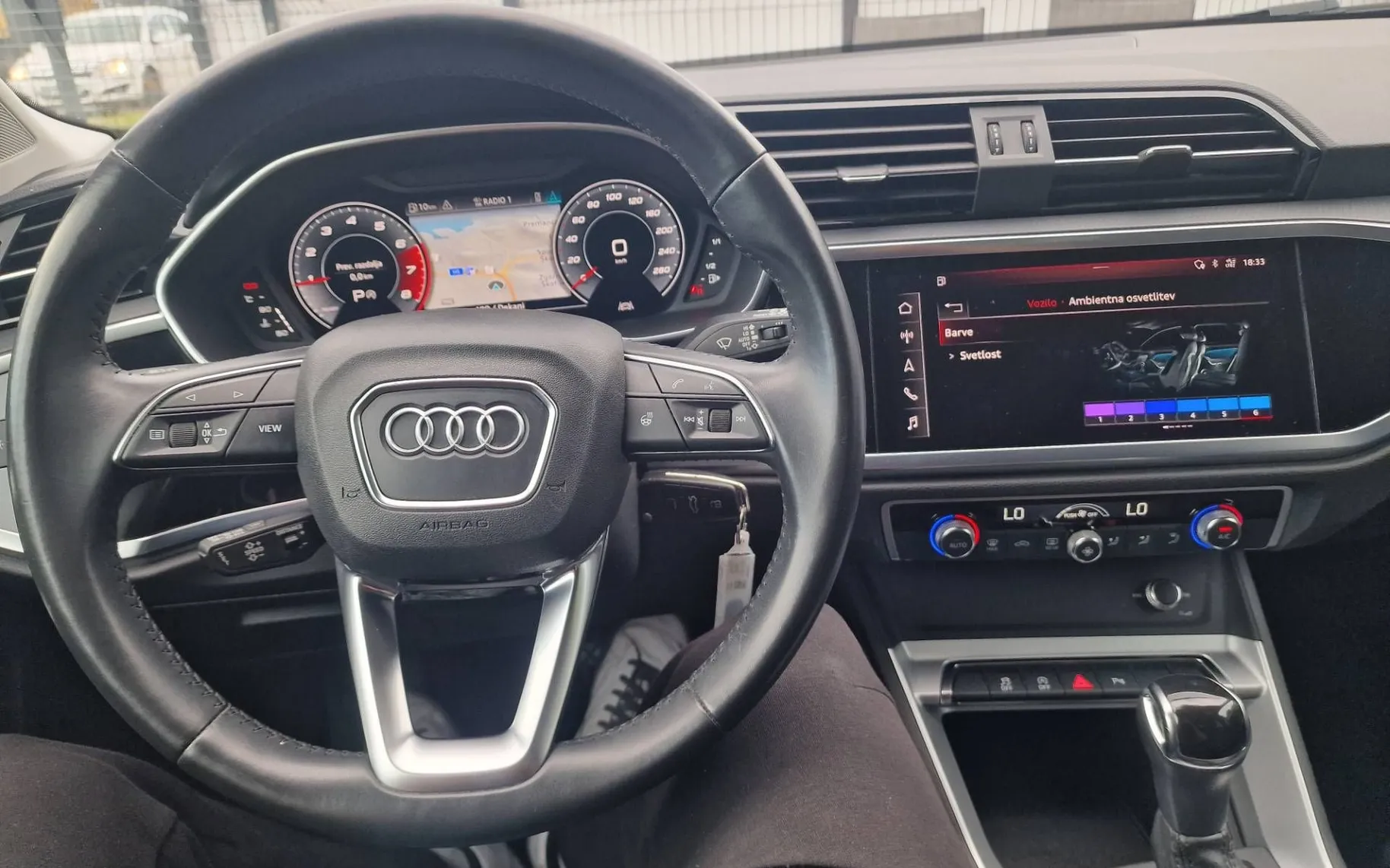Notranja slika - Audi Q3 - 35 TFSI S tronic S line POLOG 2500 - 10