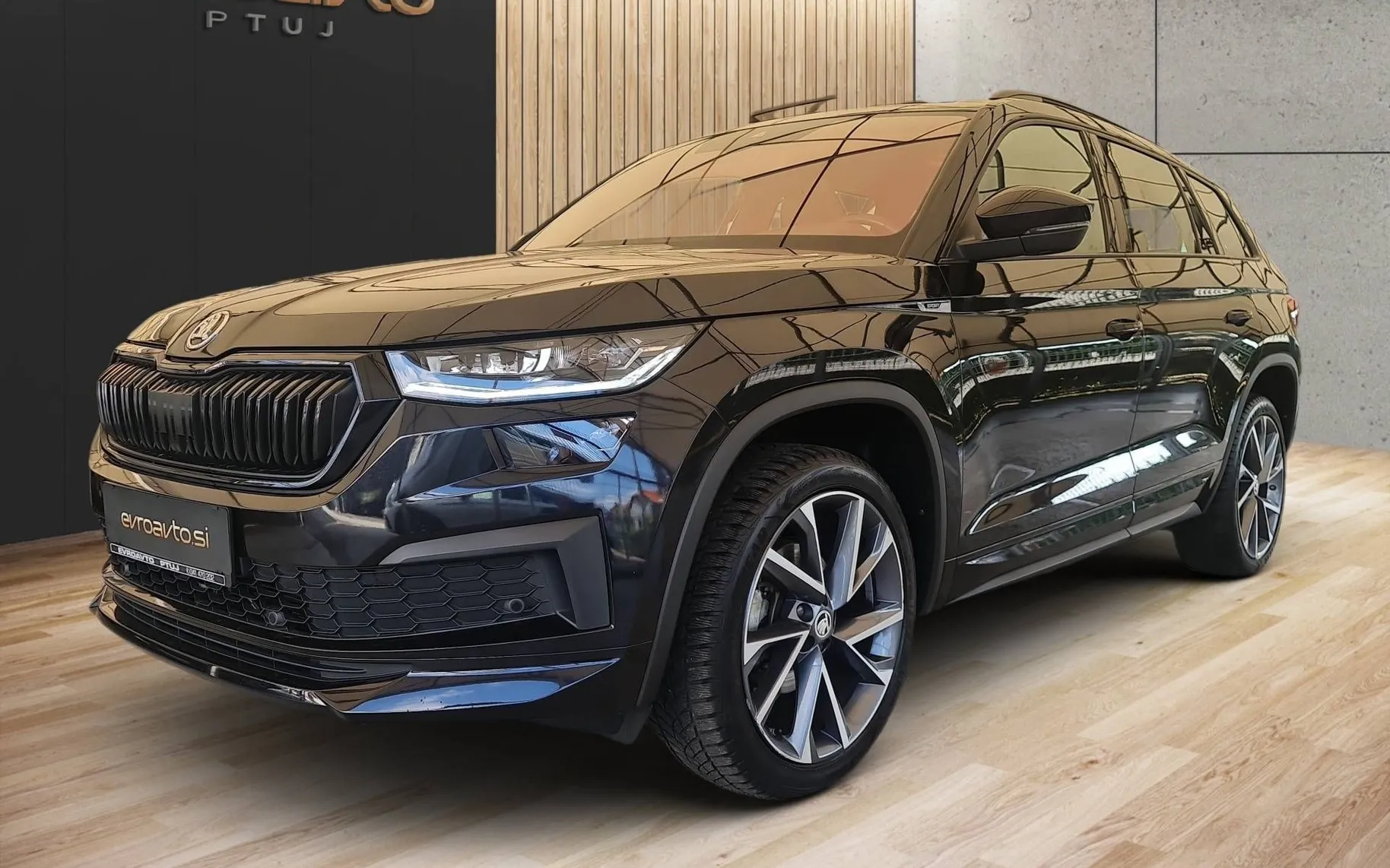 Zunanja slika - Škoda Kodiaq - 1.5 TSI  Sportline DSG•Panorama•hlajenje sedežev - 1
