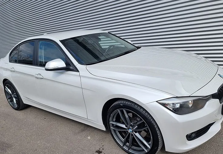 Zunanja slika - BMW Serija 3 - : 318d-PERLA BELA-SPORT PAKET-NAVI+19COL - 5