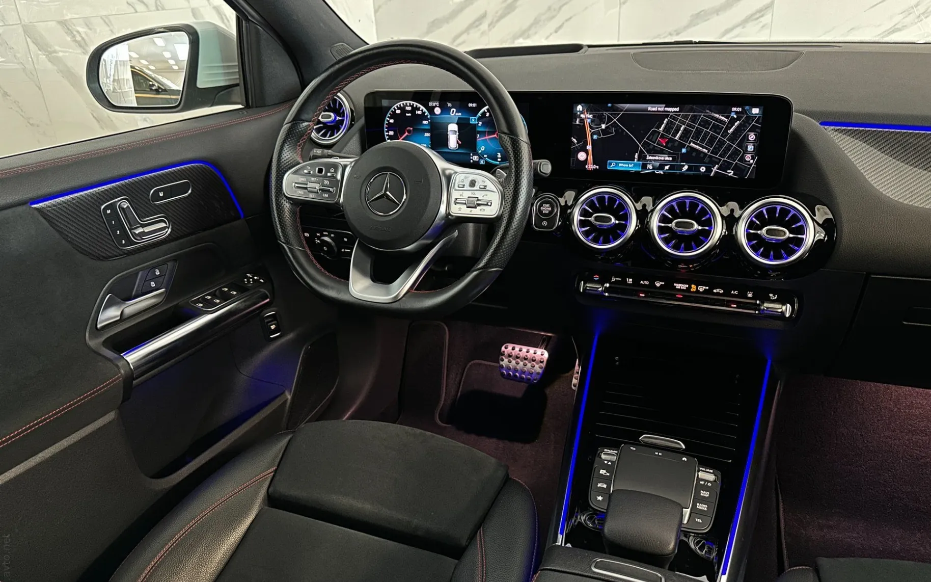 Notranja slika - Mercedes-Benz GLA-Razred - 200|AMG Line|Memory|HUD|Kamera|Gretje|LineAss|R19 - 10