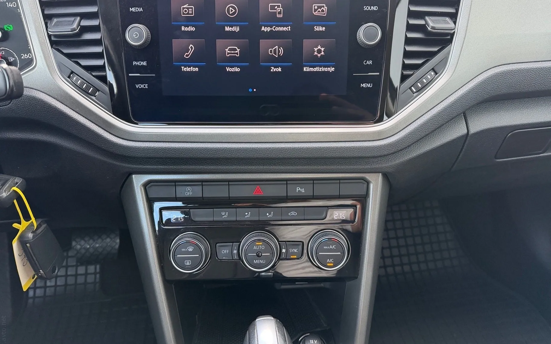 Notranja slika - Volkswagen T-Roc - 1.5 TSI BMT DSG-Style-SLO-Full LED-Vlečna kljuka - 9