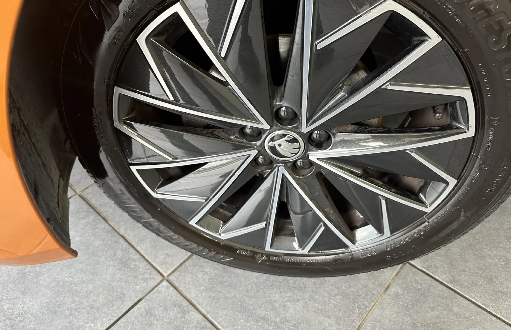Zunanja slika - Škoda Kamiq - Selection 1.0 TSI 85 kW.LED.KAMERA.2024.23.000 KM - 4