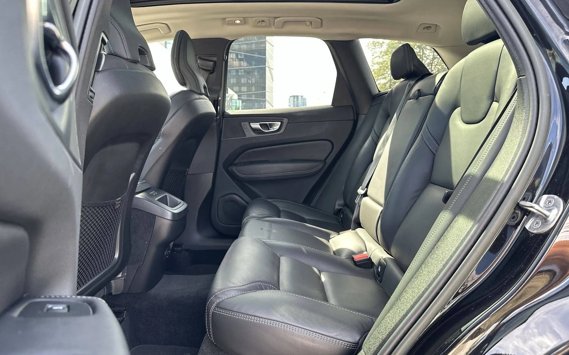 Notranja slika - Volvo XC60 - B5 P AWD Plus Dark Avt. - 11