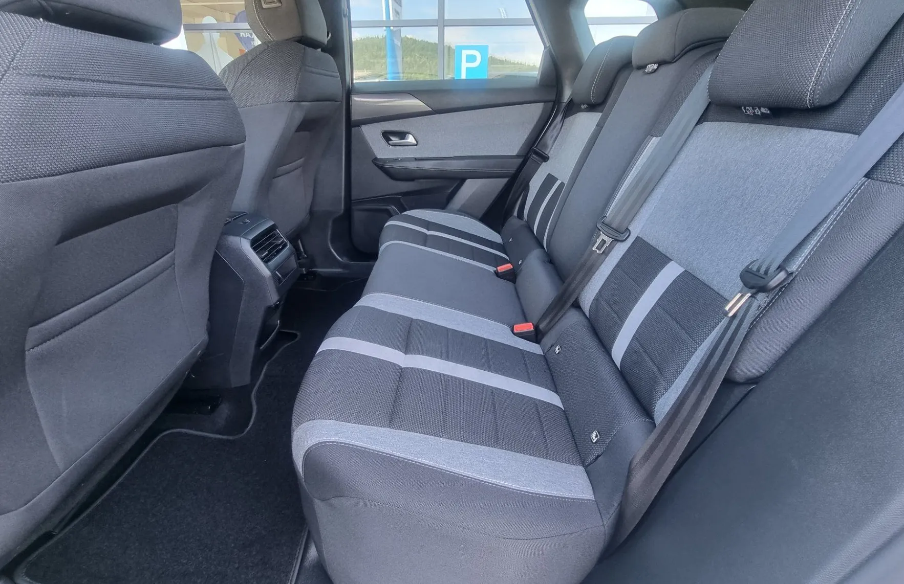 Zunanja slika - Opel Grandland - 1.2 MHEV Avtomatik - SAMO 28.780km - TOP OPREMA - 10
