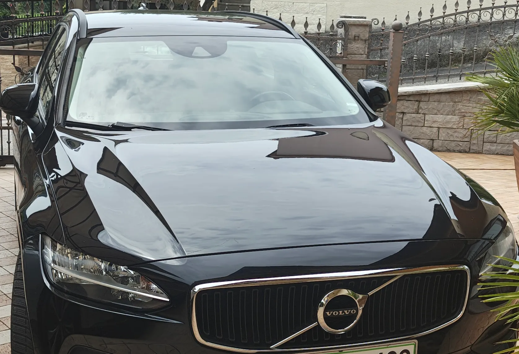 Zunanja slika - Volvo V90 - D3 Momentum Avt. - 1