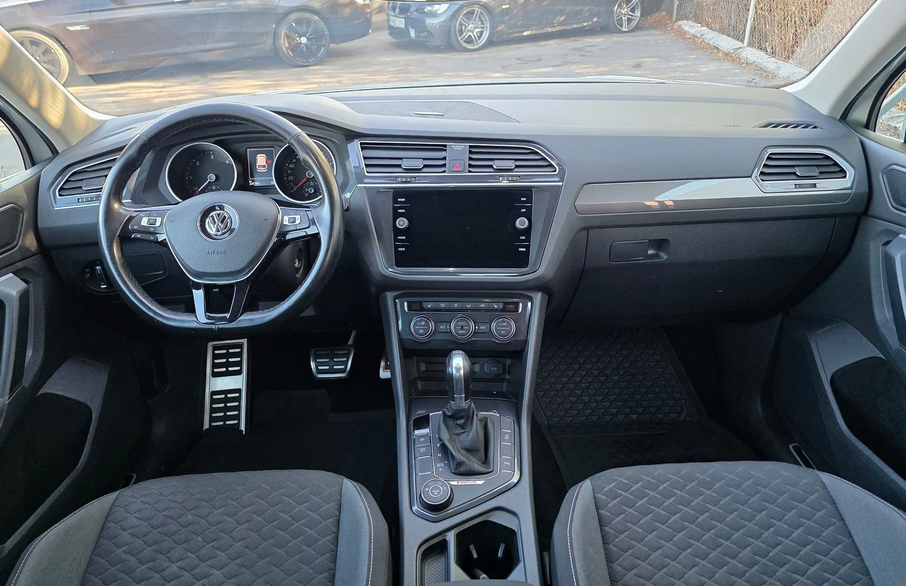 Zunanja slika - Volkswagen Tiguan - 2.0 TDI BMT DSG 4MOTION ALU-NAVI-GRETJE SŽ-1.LAST - 9