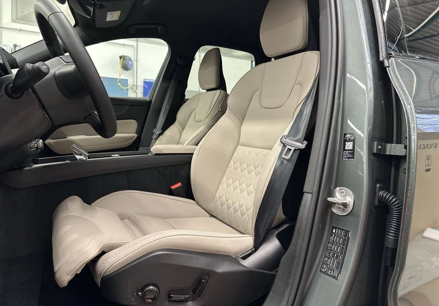 Notranja slika - Volvo XC60 - B5 P AWD Plus Dark... - 9