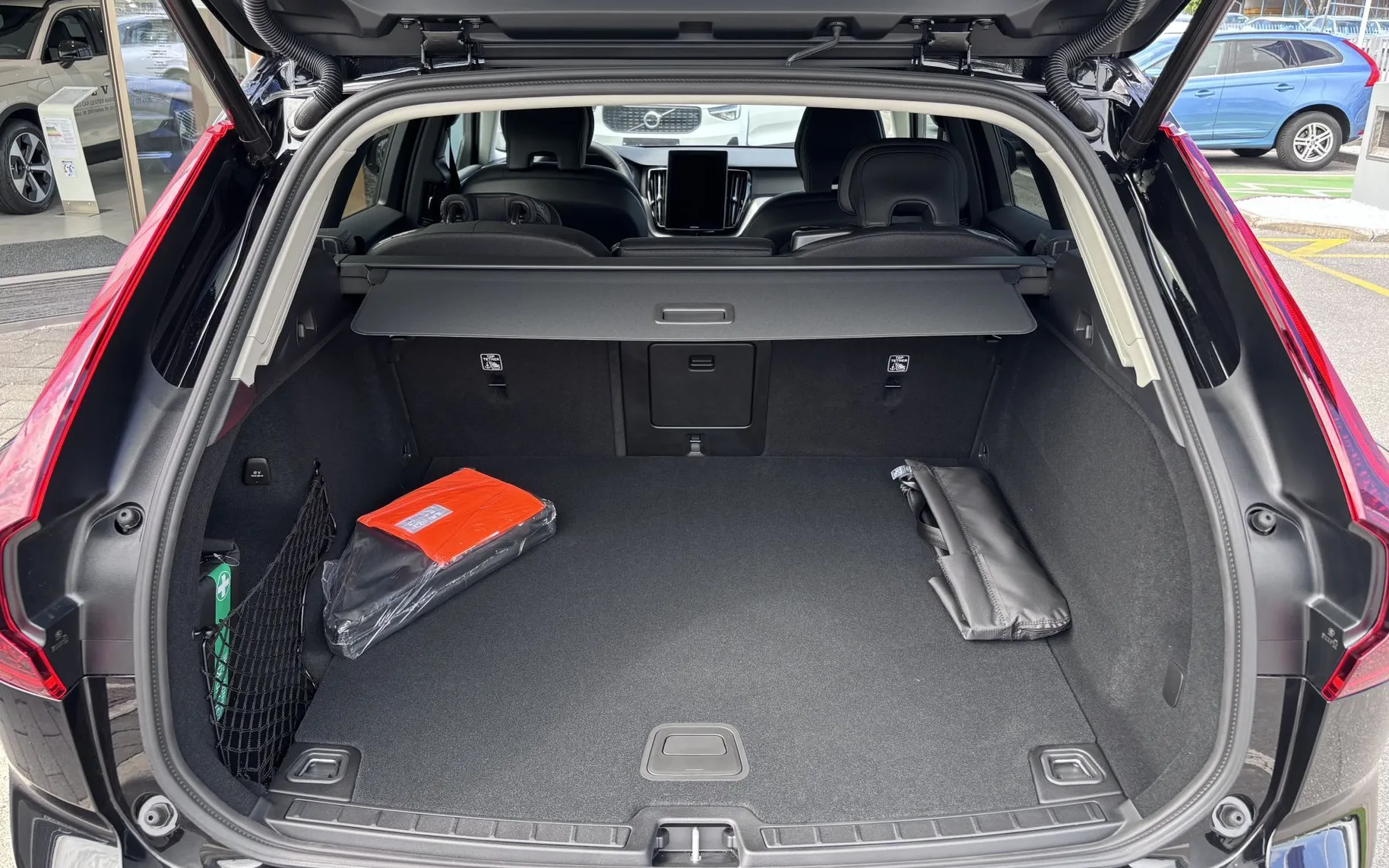Zunanja slika - Volvo XC60 - B5P  Core AT AWD 3 leta garancije + 3 servisi - 6