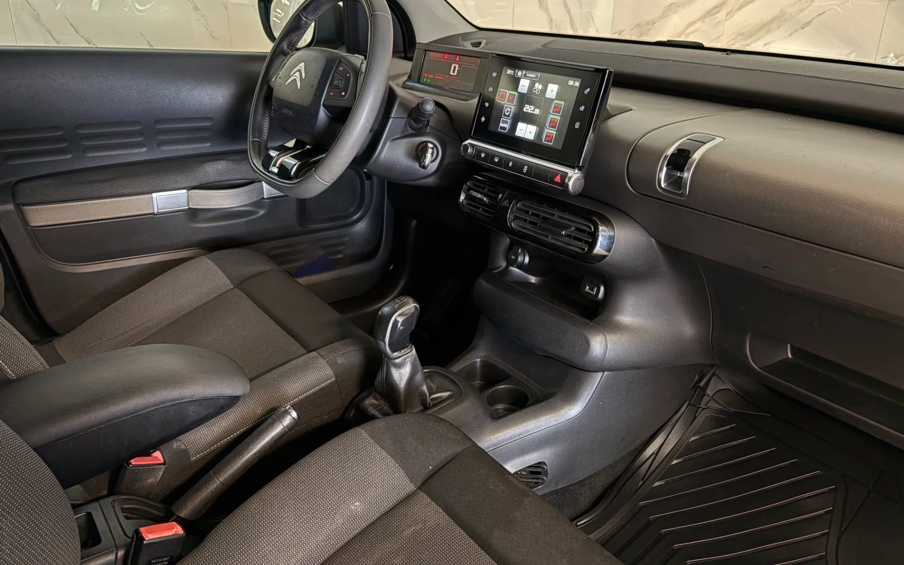 Notranja slika - Citroën C4 Cactus - 1.6 HDi KAMERA-NAVIGACIJA-PDC-TEMPOMAT - 10