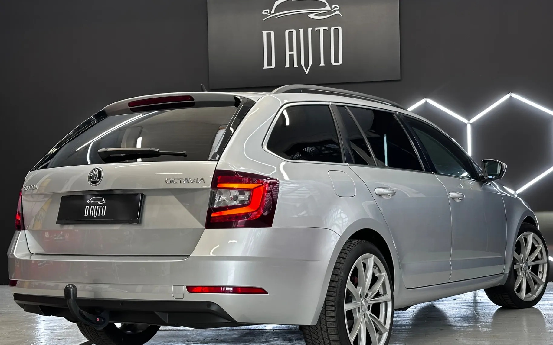 Notranja slika - Škoda Octavia - 2.0 TDI DSG 110 kW-LED-NAVI-KLJUKA-AMBIENT-ACC... - 8