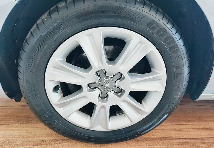 Zunanja slika - Audi A1 - 1.2 TFSI AMBITION-SLO-ALU-USB-4X ZIM GUME-VIDEO - 4