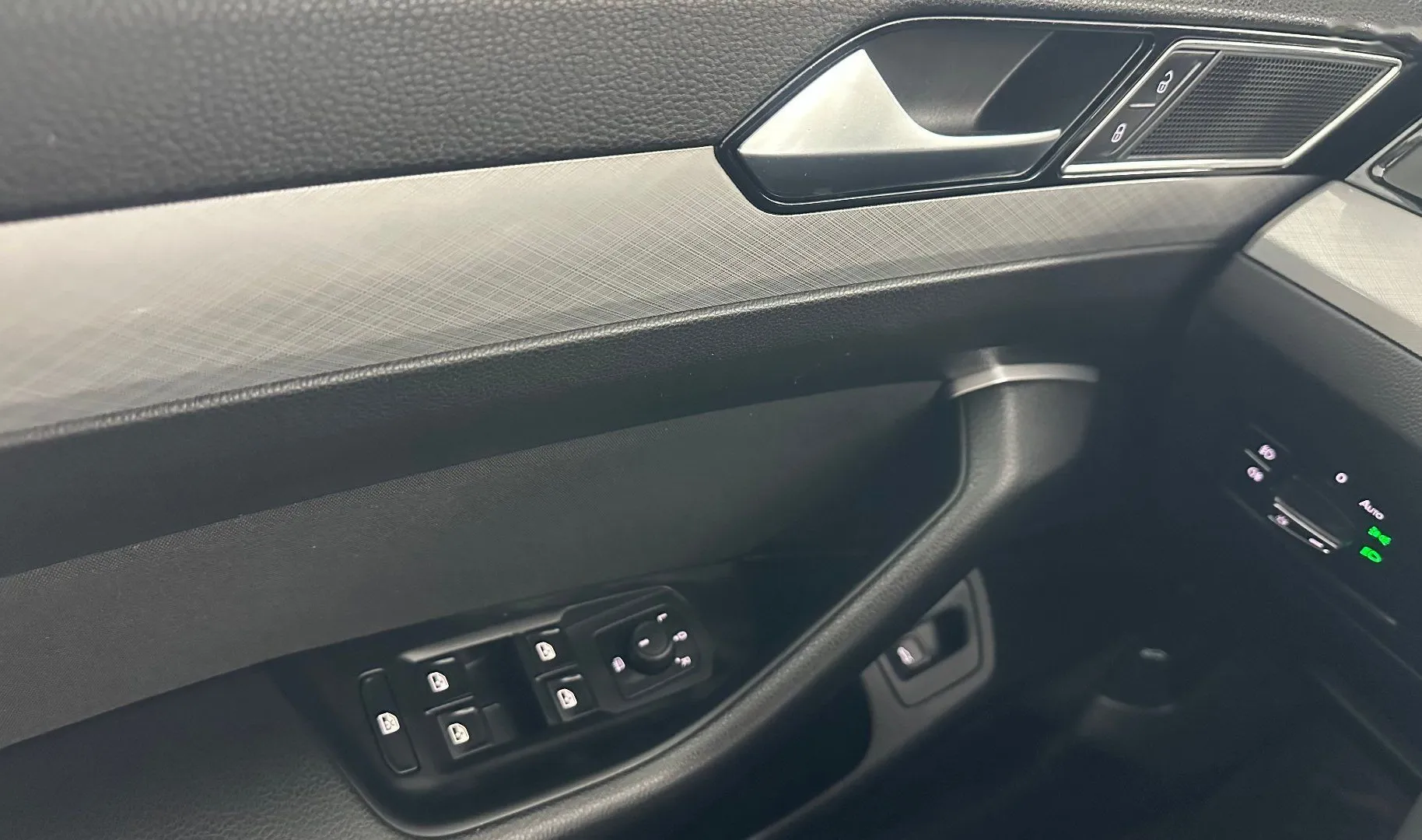 Zunanja slika - Volkswagen Passat - 2.0 TDI BMT.NEMŠKI+4ALU.KAMERA.ACC.NAVI. - 17