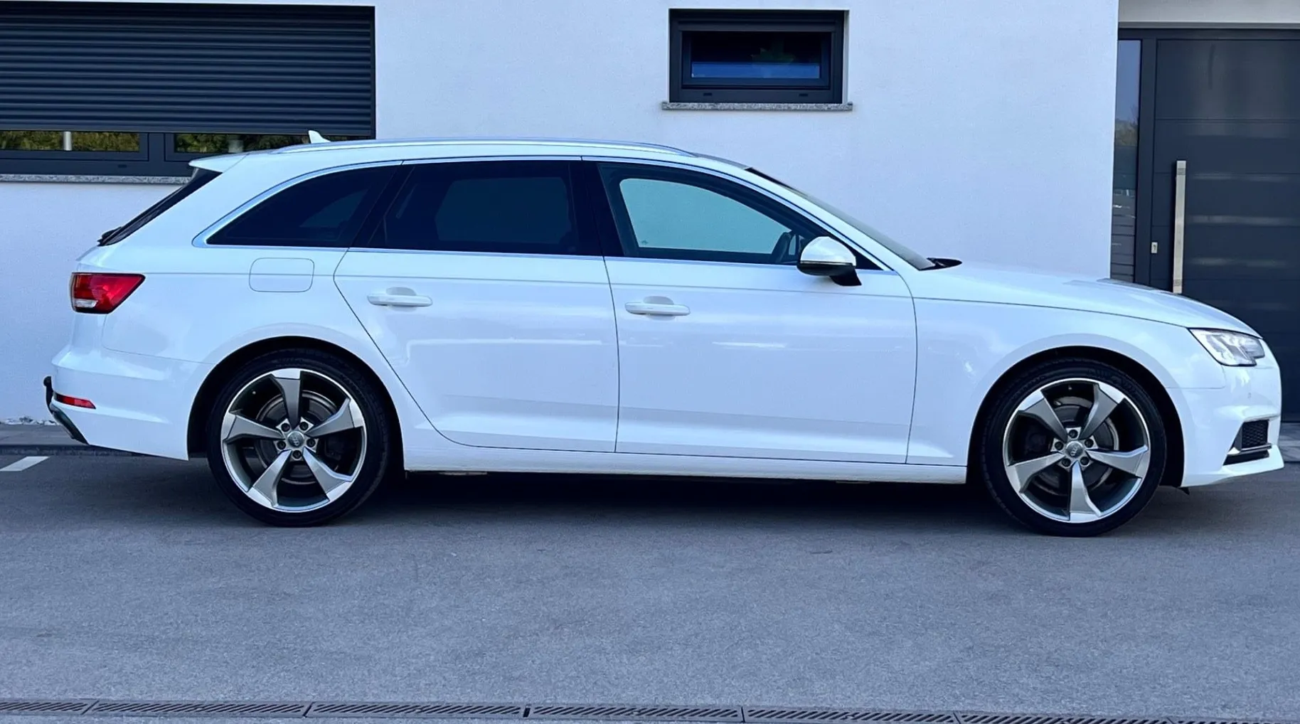 Zunanja slika - Audi A4 Avant - 40 TFSI+S tronic+NAVI+KLJUKA+PDC - 4