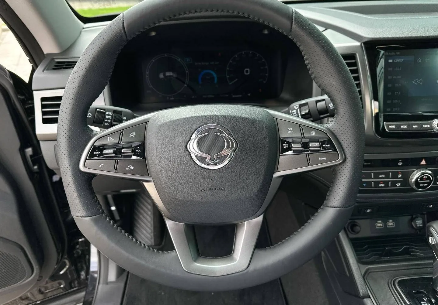 Notranja slika - SsangYong Musso - Grand 2.2 XDi Ultimate 4WD AT... - 14