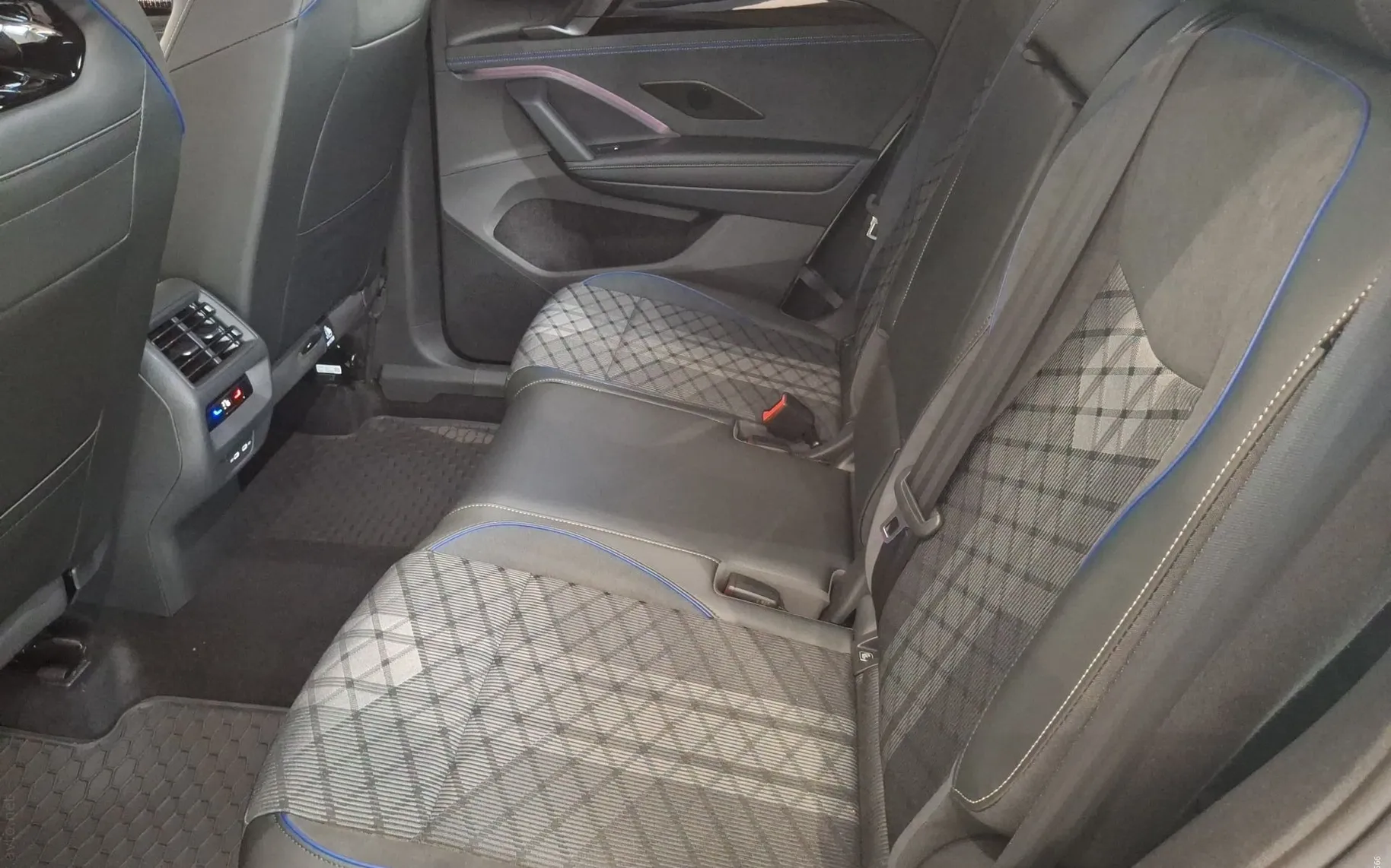 Notranja slika - Volkswagen Tayron - 2.0 TDI 4MOTION DSG 4JOY 142kW... - 11