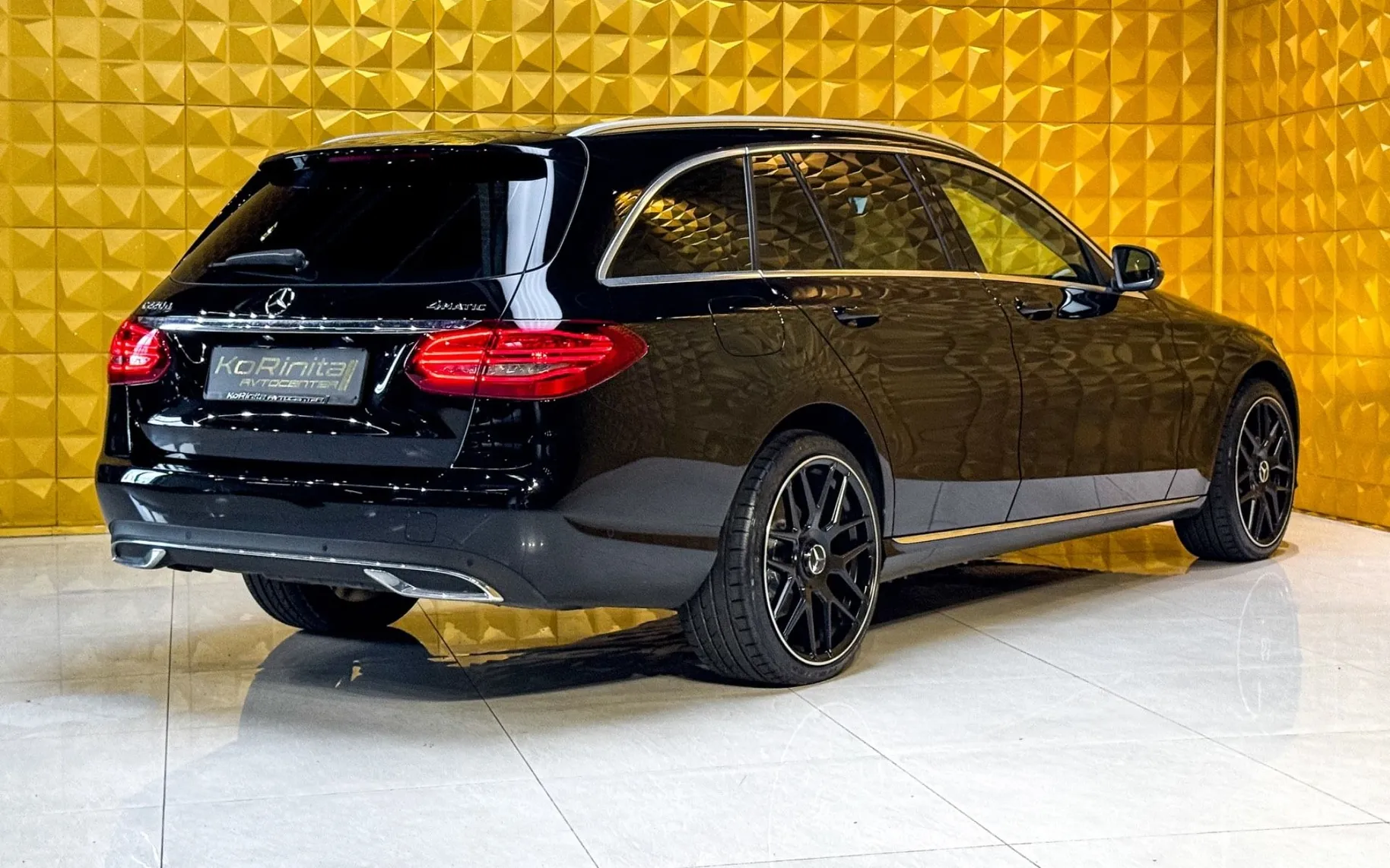 Notranja slika - Mercedes-Benz C-Razred - C220d AUT-LCI-4MATIC-KAMERA-KLJUKA-GRETJE-NAVI - 11