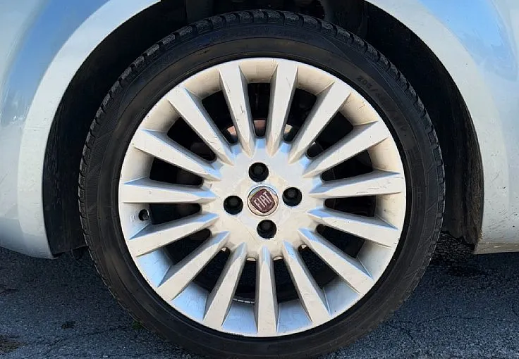 Zunanja slika - Fiat Linea - 1.3 Multijet 16V Dynamic - PDC - AUT.KLIMA - SLO - 8