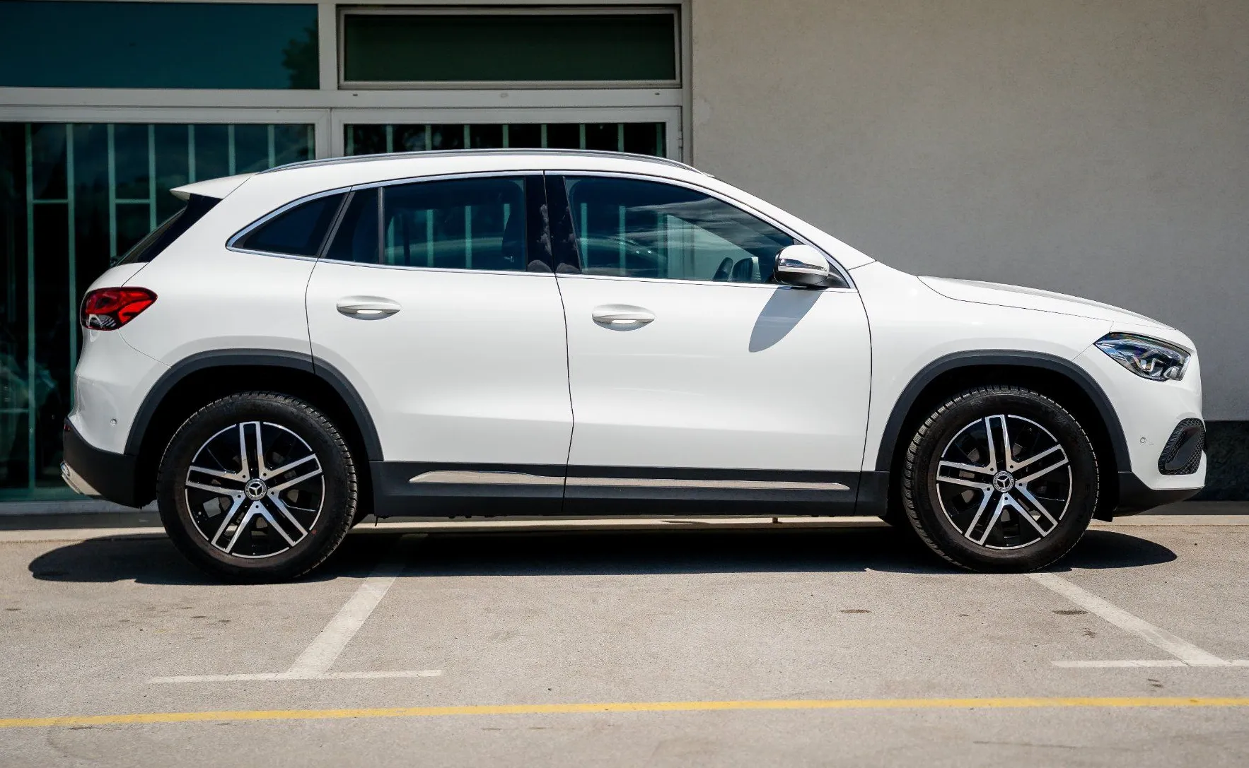 Zunanja slika - Mercedes-Benz GLA-Razred - GLA 180 AUT. LED tempomat ambient. osvet. - 4