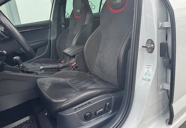 Zunanja slika - Škoda Octavia - RS 2.0 TDI DSG  kW 4X4 Virtual Navi Radar Kamera . - 9