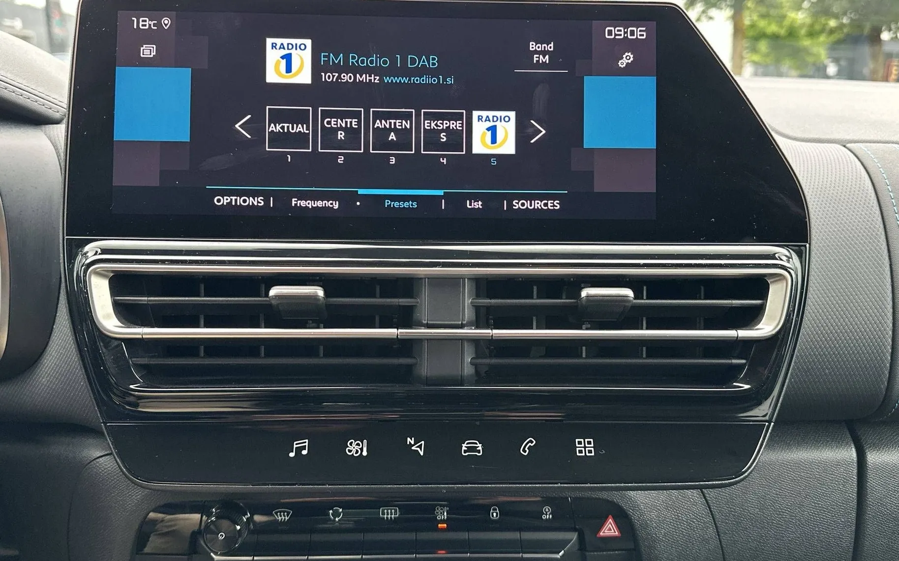 Notranja slika - Citroën C5 Aircross - PureTech 130 S S Shine Avt. - 16