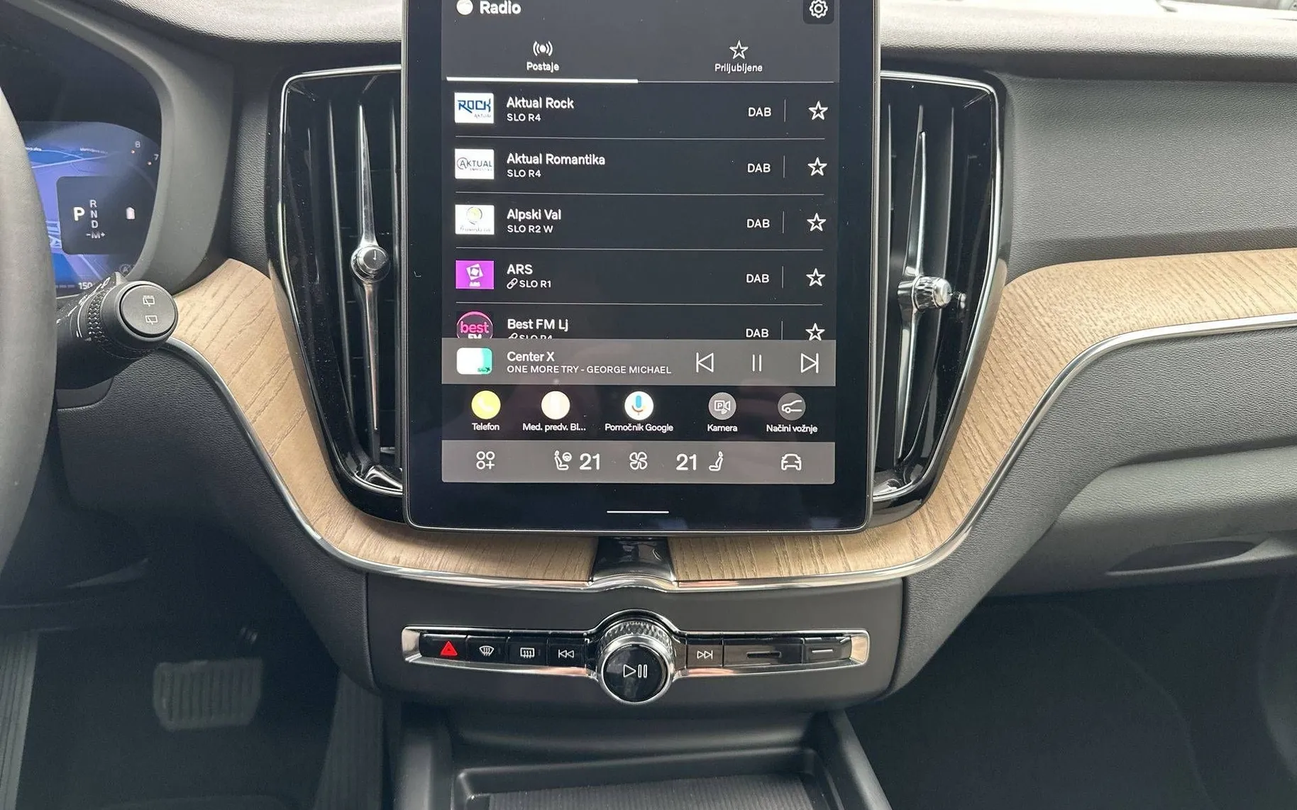Notranja slika - Volvo XC60 - B5 P AWD Plus Dark Avt. - 16