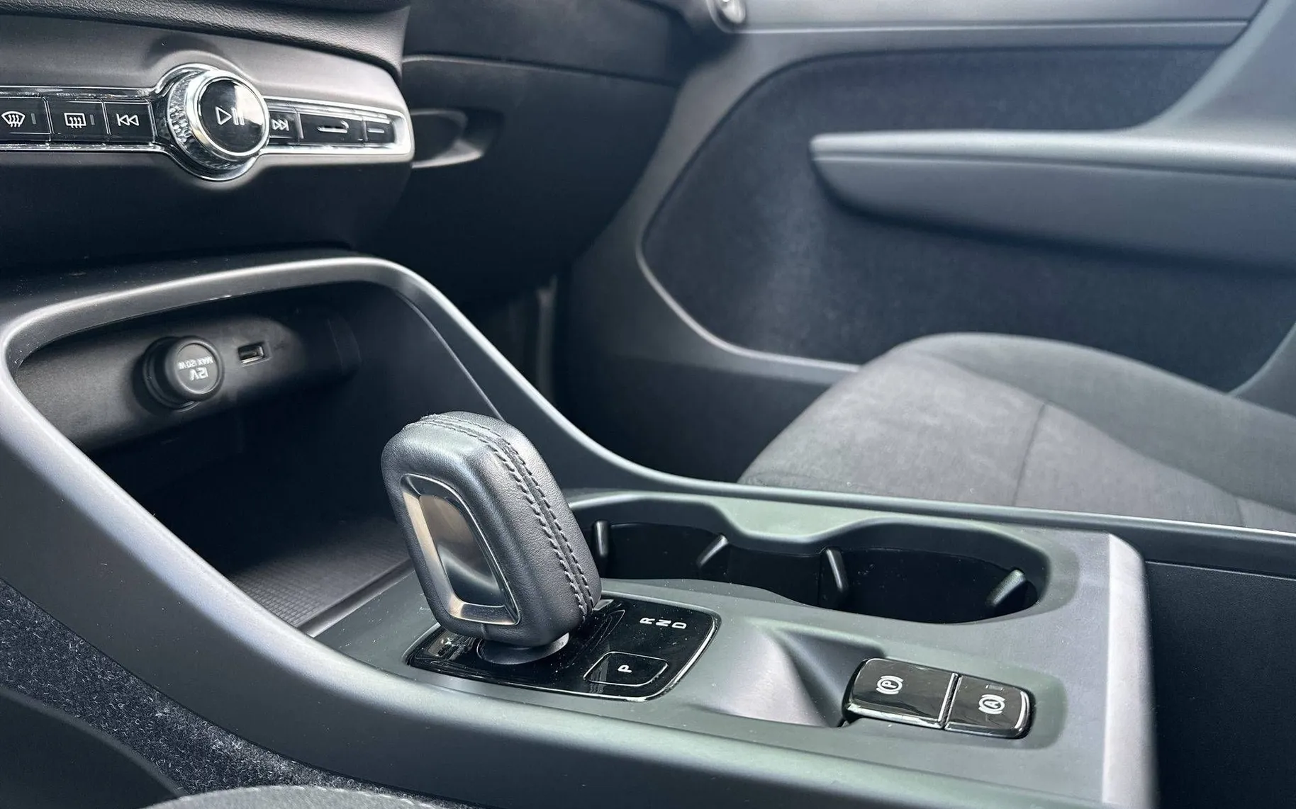 Notranja slika - Volvo XC40 - T3 Momentum Avt... - 20