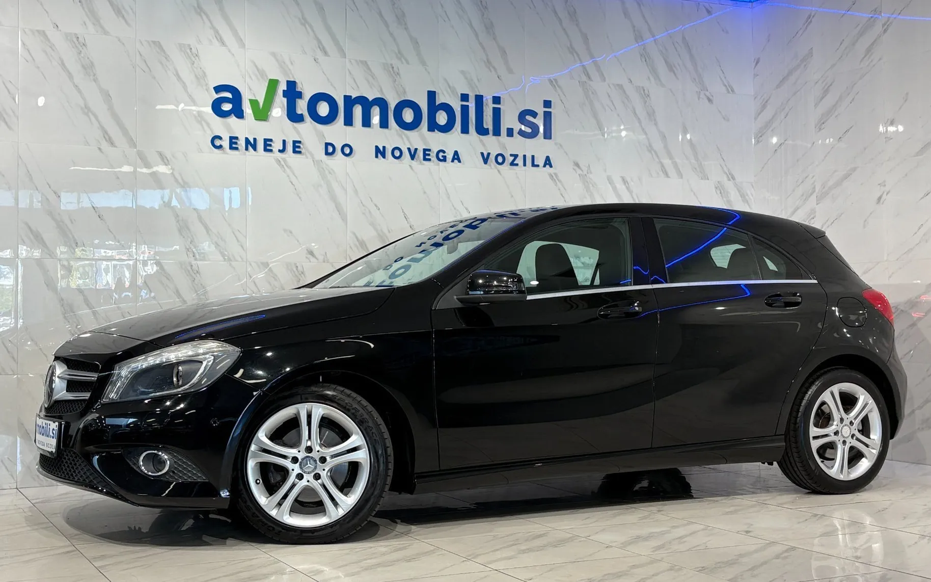 Zunanja slika - Mercedes-Benz A-Razred - 180  Kamera - Memory - Navi - Gretje - PDC - 2