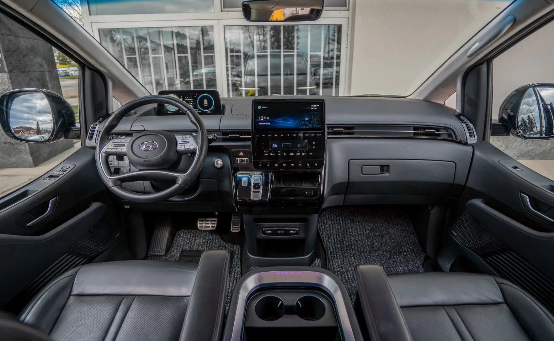 Zunanja slika - Hyundai Staria - 2.2 CRDi AUT. 4WD Signature bogata oprema - 9
