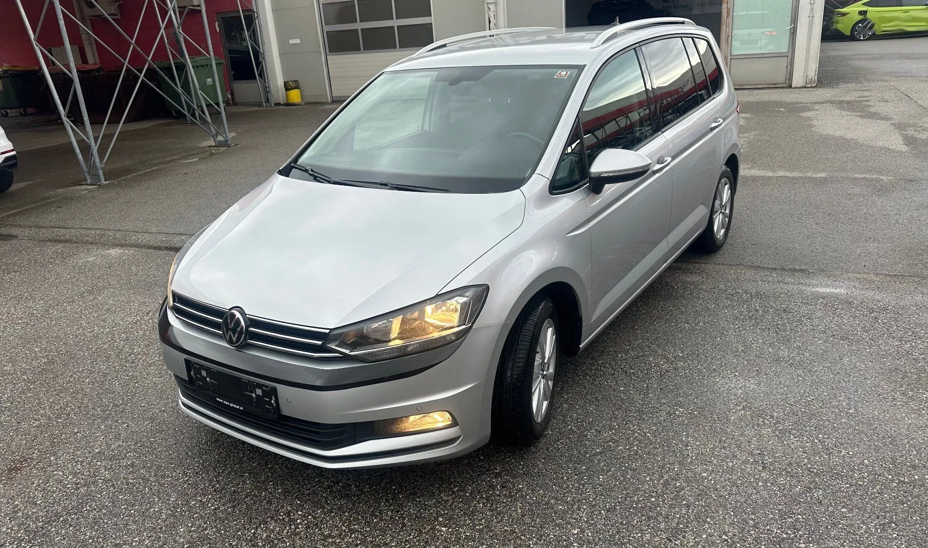 Zunanja slika - Volkswagen Touran - 2.0 TDI DSG.NAVI.KAMERA.NAREJEN VEL.SERVIS+MENJALN - 1