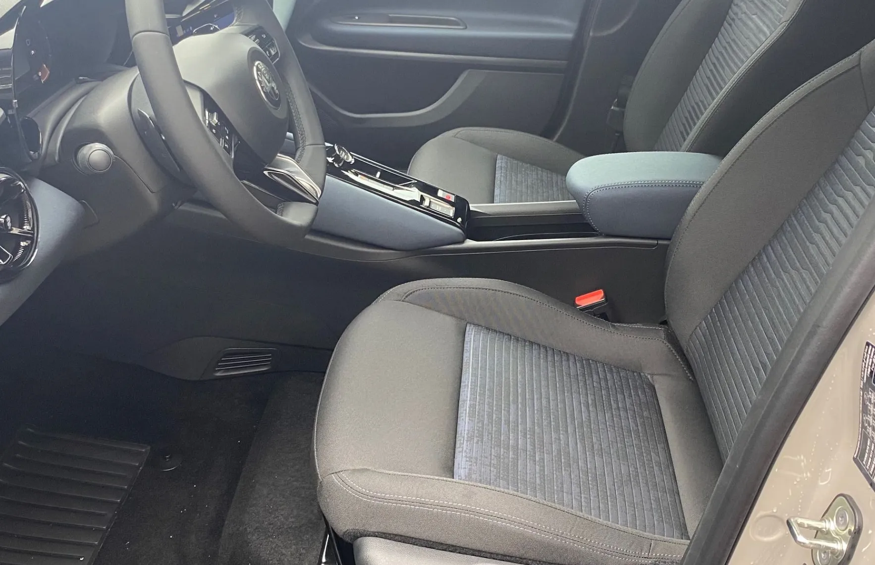 Zunanja slika - Alfa Romeo Junior - 1.2 E-DCT6 MHEV 136KM CORE - 6