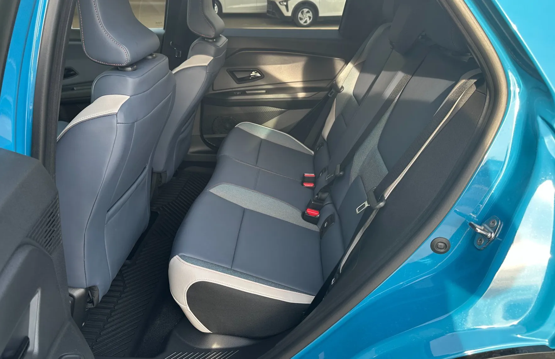 Zunanja slika - Nissan Micra - Evolve EV52kWh - 11