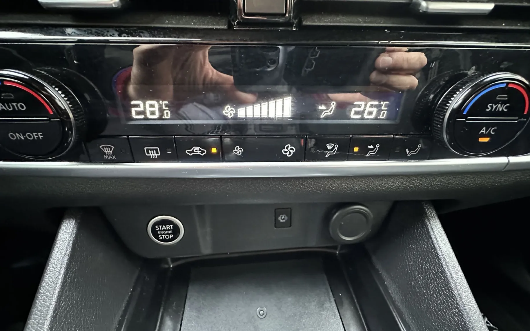 Notranja slika - Nissan Qashqai - CROSSOVER 1.3MHEV 140.NAVI.ACC.KAMERA.LED.BENCIN - 14