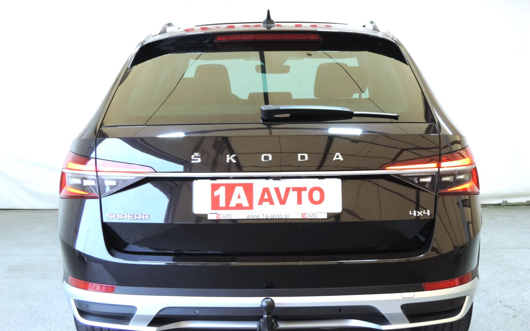 Zunanja slika - Škoda Superb - Combi Scout 4x4 2.0 TDI DSG WEBASTO-KLJUKA-KAMERA - 17
