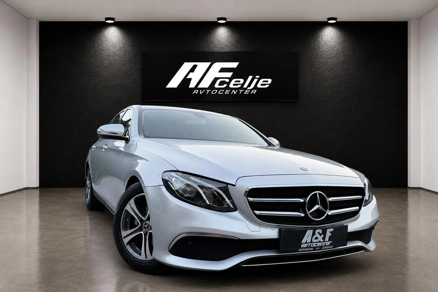 Zunanja slika - Mercedes-Benz E-Razred - 220 CDI-AUT-133.000km-VIRTUAL-LIZING ZA TUJCE- - 3