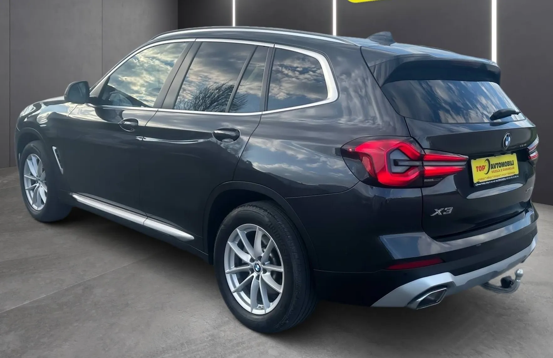 Zunanja slika - BMW X3 - serija : xDrive 20 D X LINE SAMO 68000 KM KOT NOV - 4