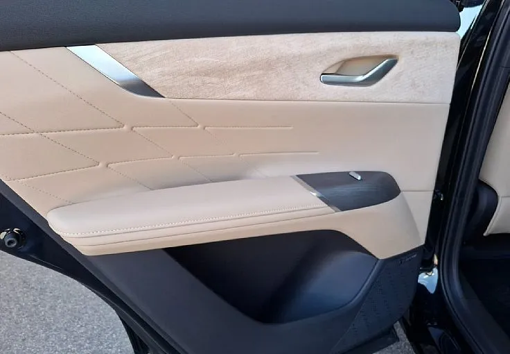 Zunanja slika - Changan CS75 Plus - 8AT+KOMPLET ZIMSKIH PNEVMATIK+bež znotraj+ZALOGA - 8