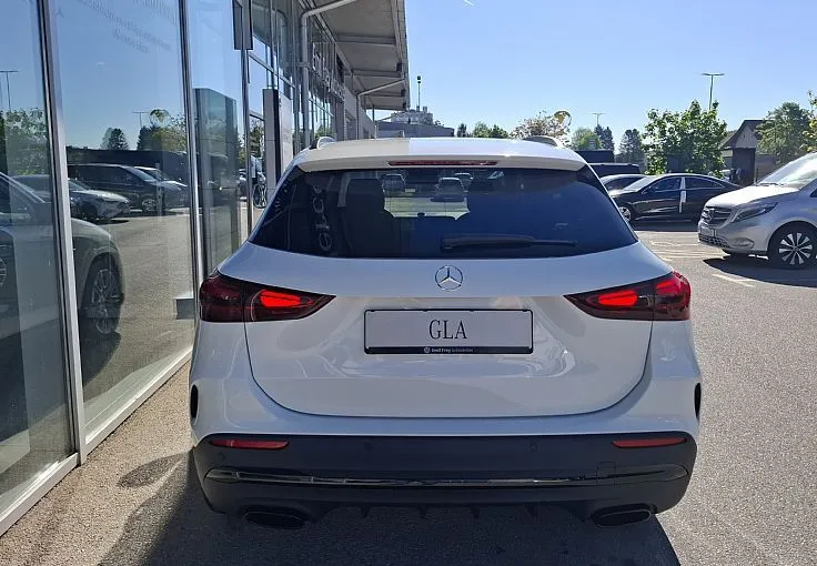 Zunanja slika - Mercedes-Benz GLA-Razred - GLA 180 AMG Line Avt. - 4